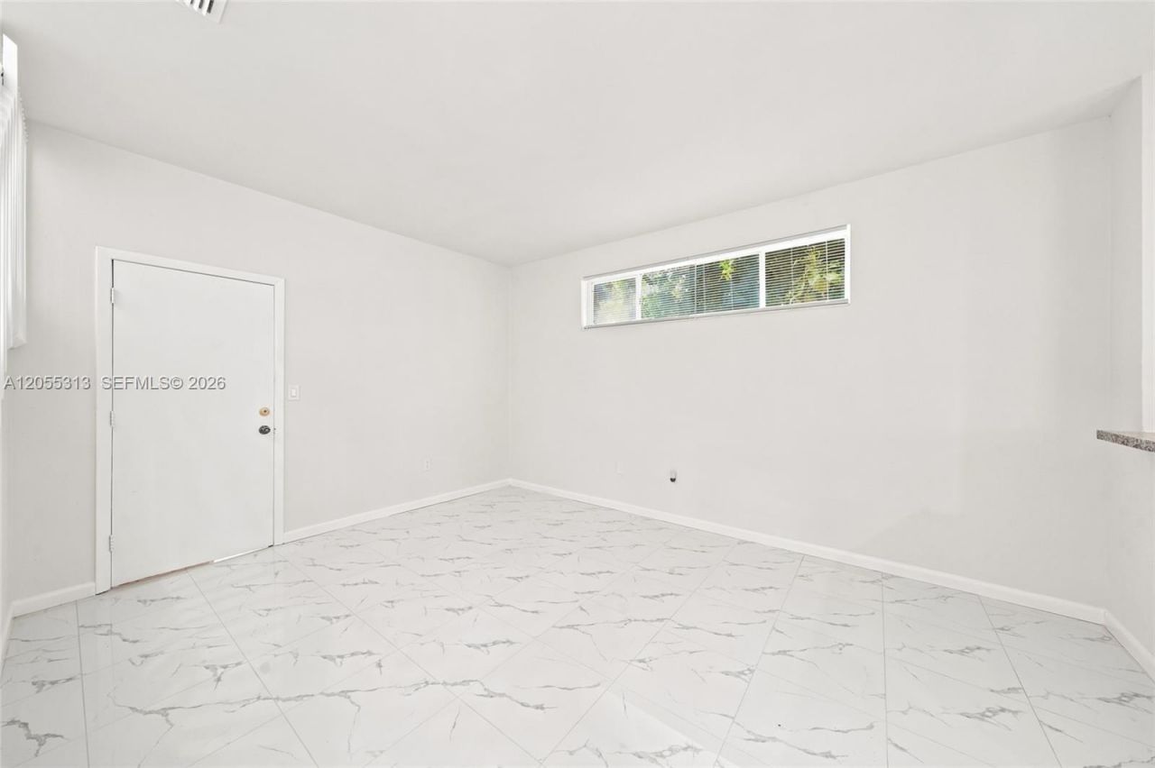 8684 NW 1st St, Miami, FL 33126 Photo