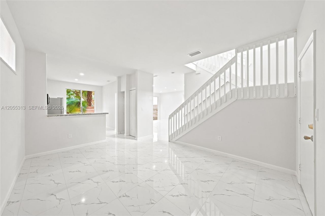 8684 NW 1st St , Miami, FL 33126 Photo