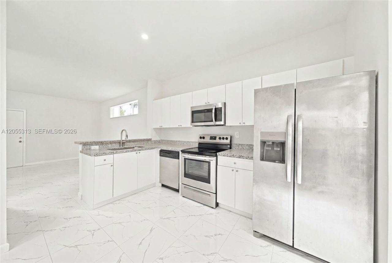 8684 NW 1st St , Miami, FL 33126 Photo