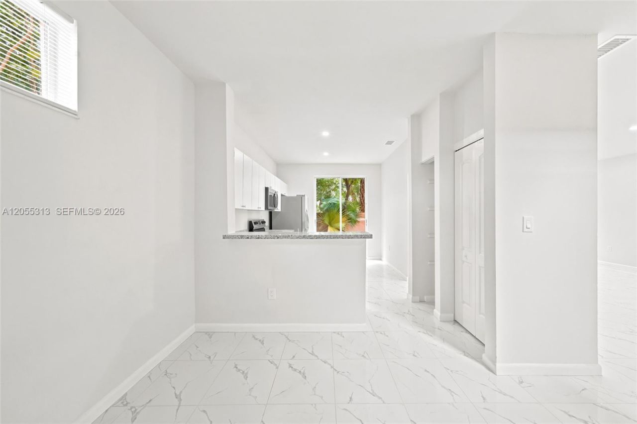 8684 NW 1st St, Miami, FL 33126 Photo