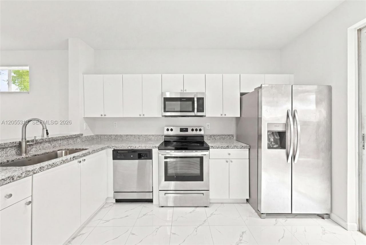 8684 NW 1st St , Miami, FL 33126 Photo