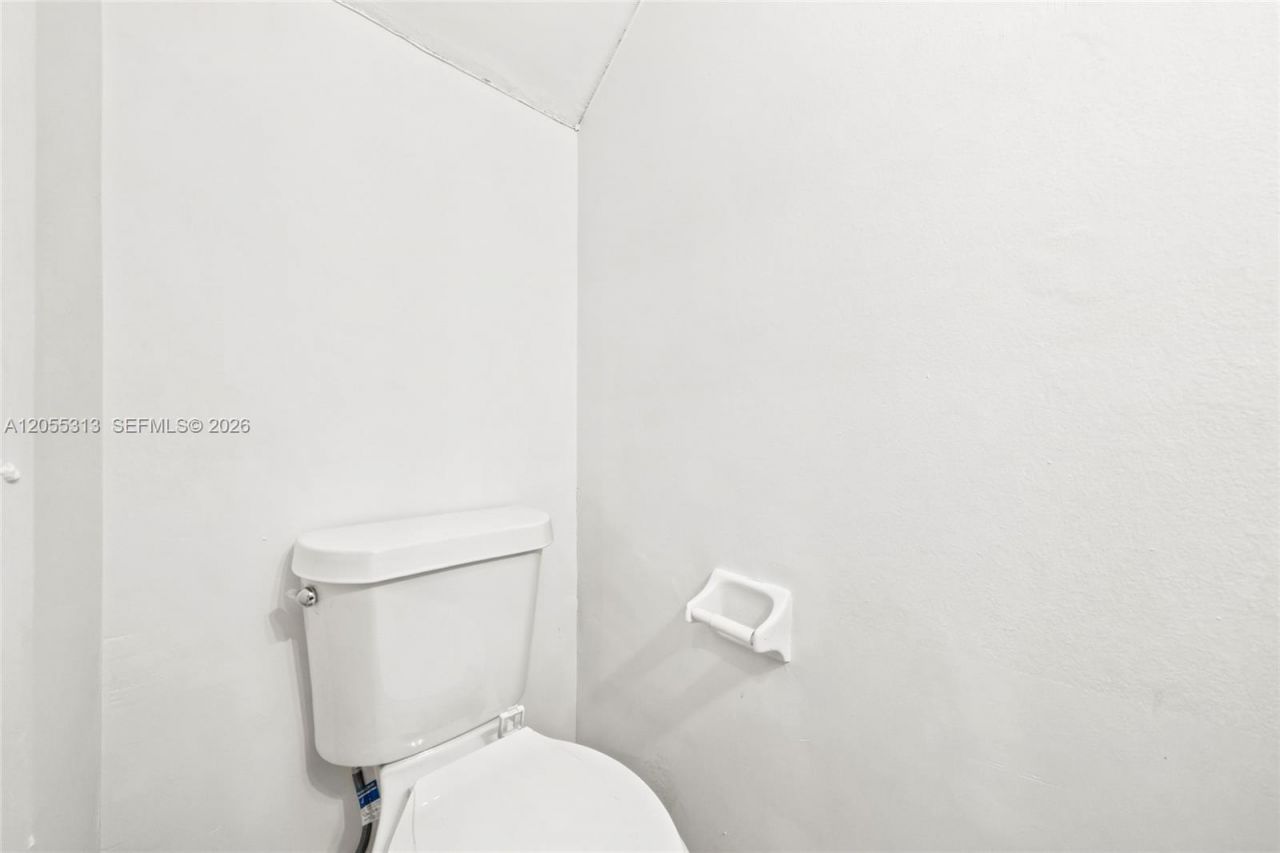 8684 NW 1st St, Miami, FL 33126 Photo