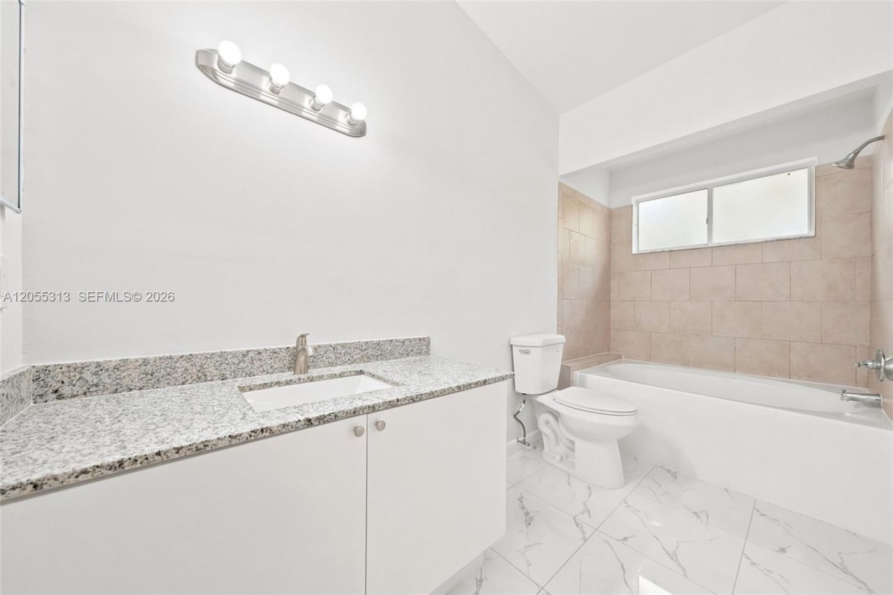 8684 NW 1st St, Miami, FL 33126 Photo