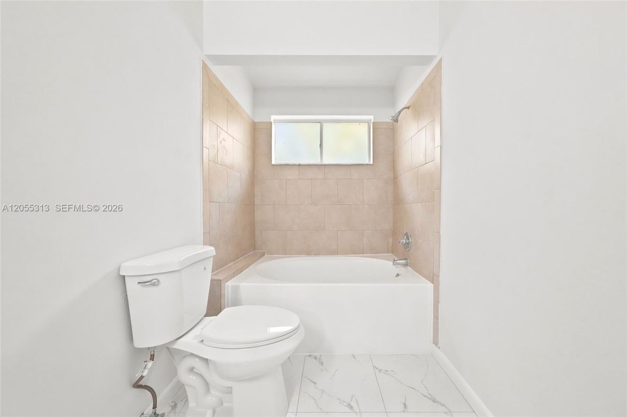 8684 NW 1st St, Miami, FL 33126 Photo