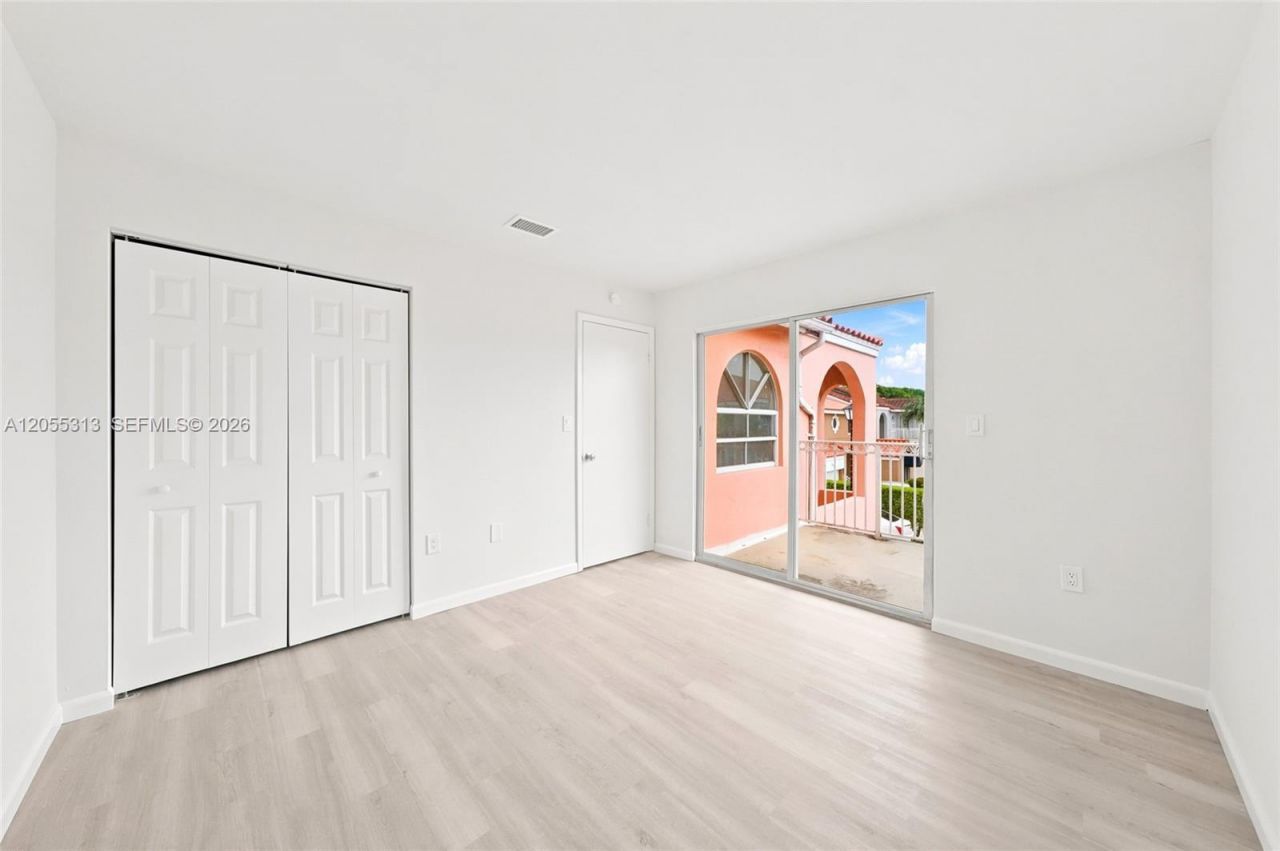 8684 NW 1st St, Miami, FL 33126 Photo