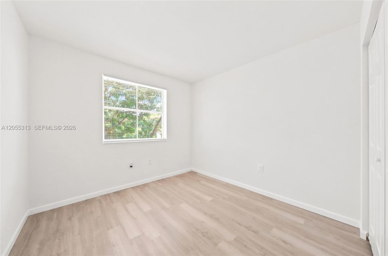 8684 NW 1st St, Miami, FL 33126 Photo