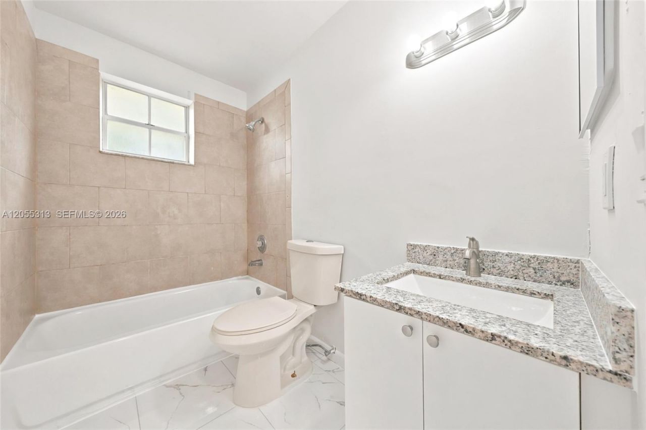 8684 NW 1st St, Miami, FL 33126 Photo