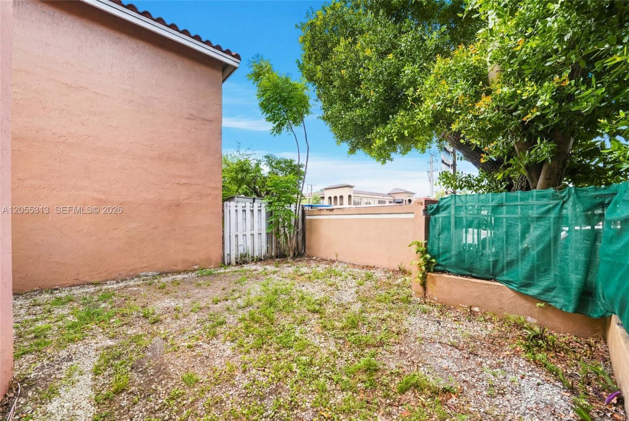 8684 NW 1st St, Miami, FL 33126 Photo