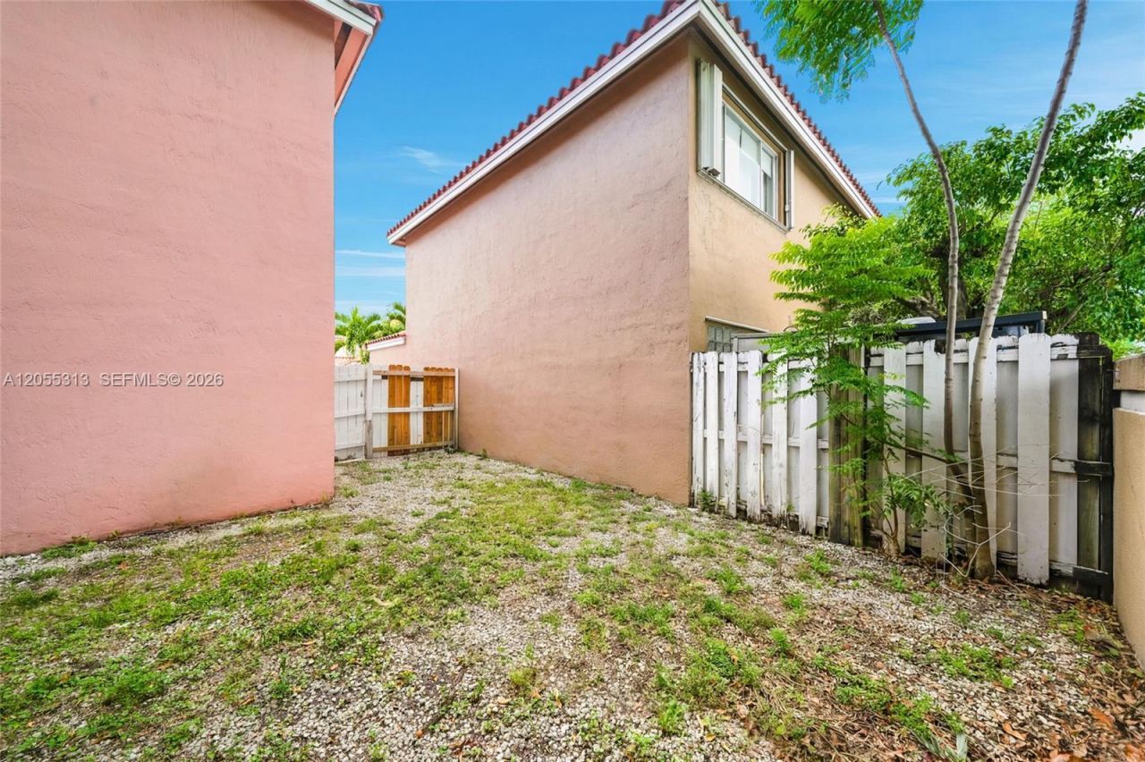 8684 NW 1st St, Miami, FL 33126 Photo