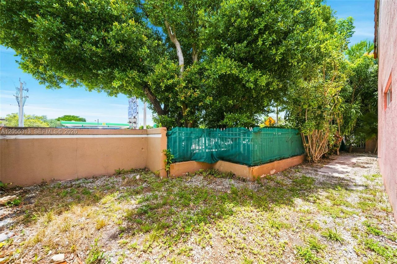 8684 NW 1st St, Miami, FL 33126 Photo