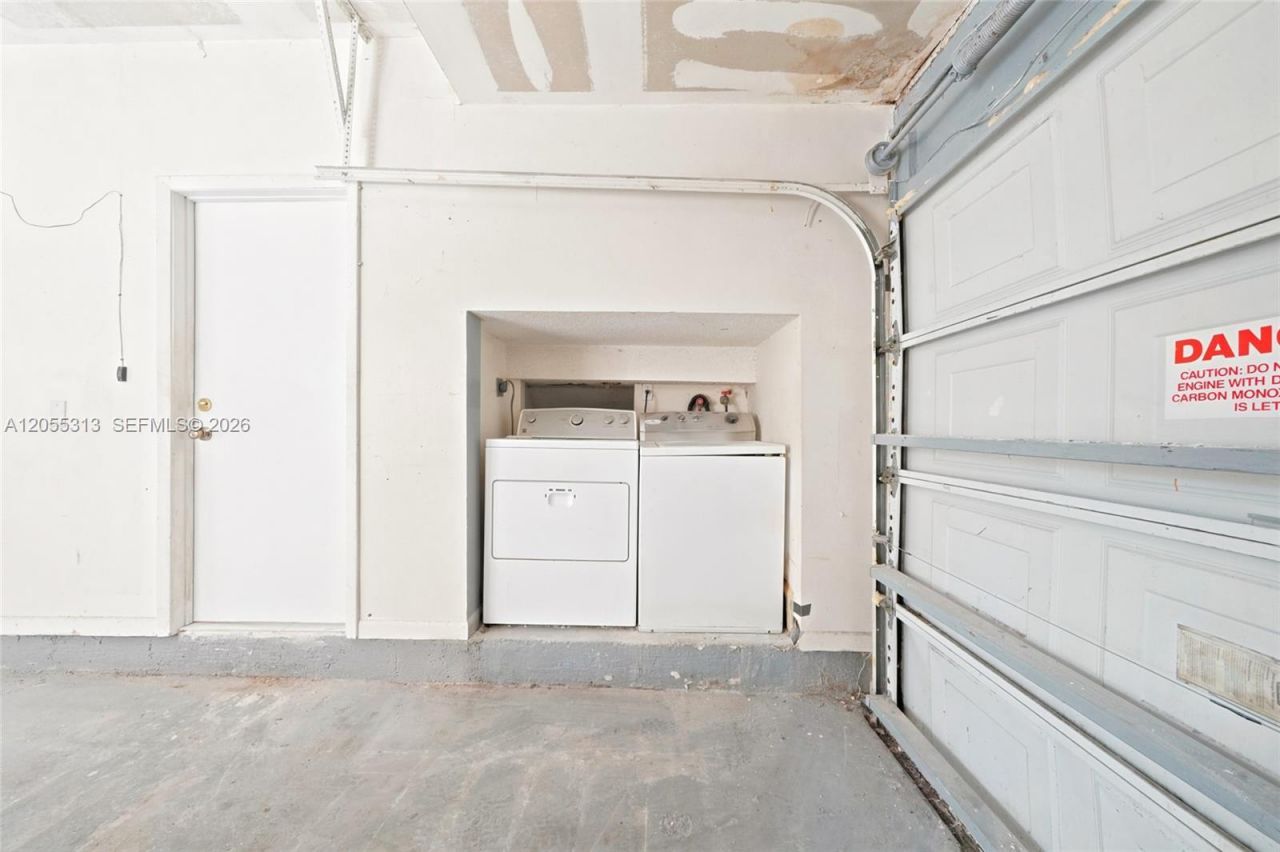 8684 NW 1st St, Miami, FL 33126 Photo