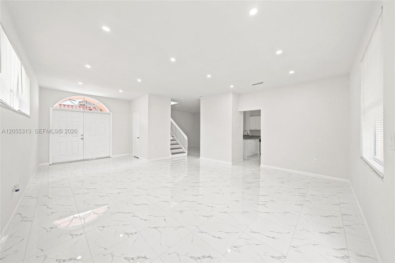 8684 NW 1st St, Miami, FL 33126 Photo