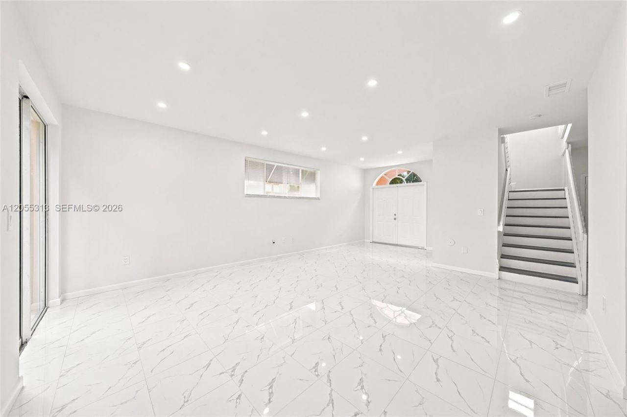 8684 NW 1st St, Miami, FL 33126 Photo
