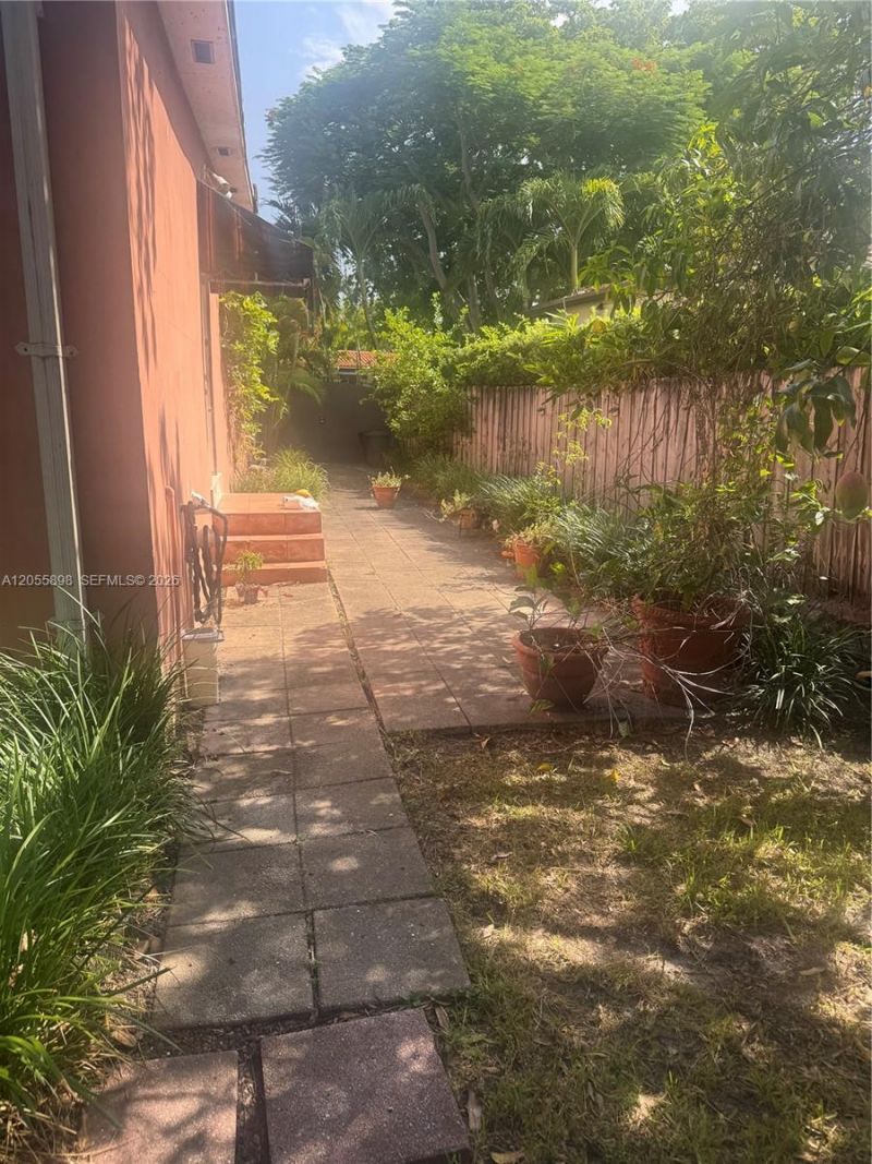 3611 SW 21st St , Miami, FL 33145 Photo