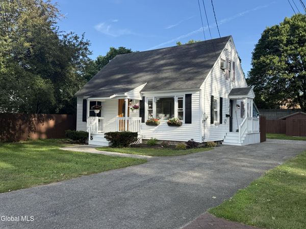 8 Oakland Drive, Gloversville, NY 12078