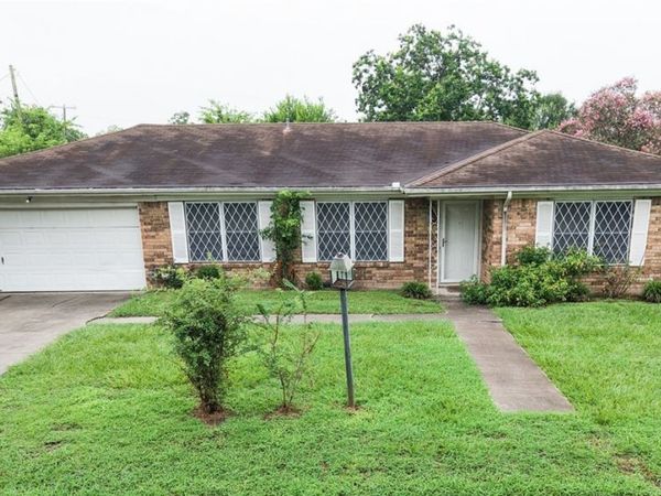 2411 Ozark Street , Victoria, TX 77901