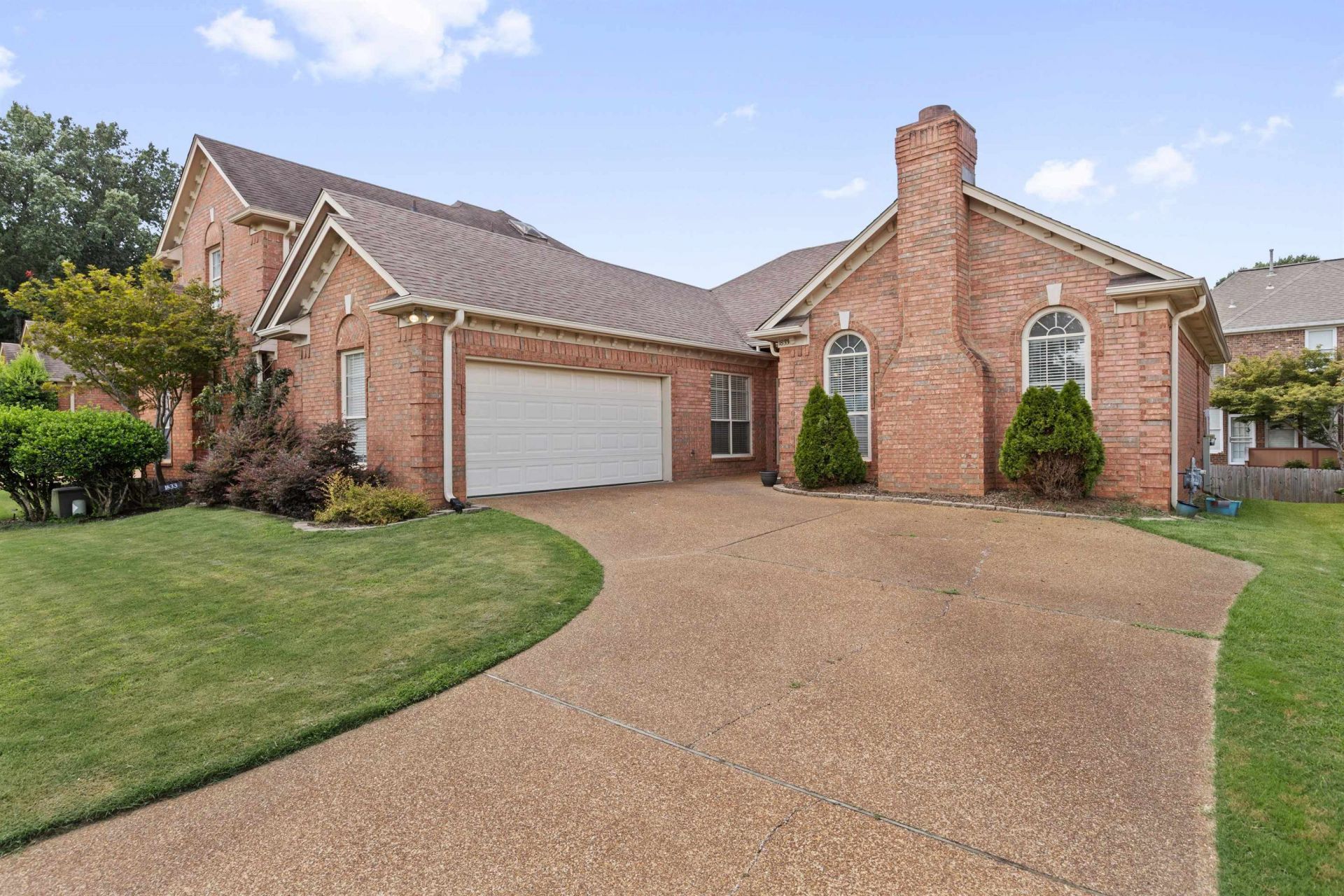 1833 W PHEASANT ACRE LN Memphis, TN 38016