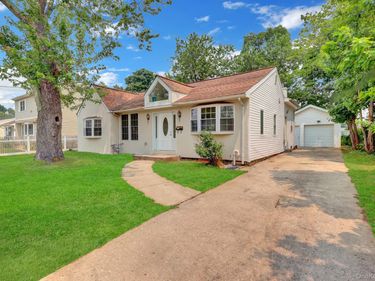 1431 Brooklyn Boulevard , Bay Shore, NY 11706