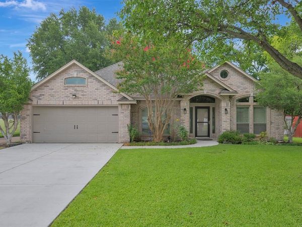 4731 Saddlebrook Drive , Benbrook, TX 76116