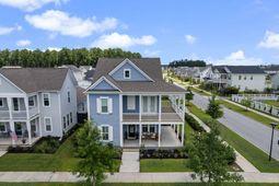 670 Blueway Avenue photo 4