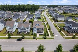 670 Blueway Avenue photo 4