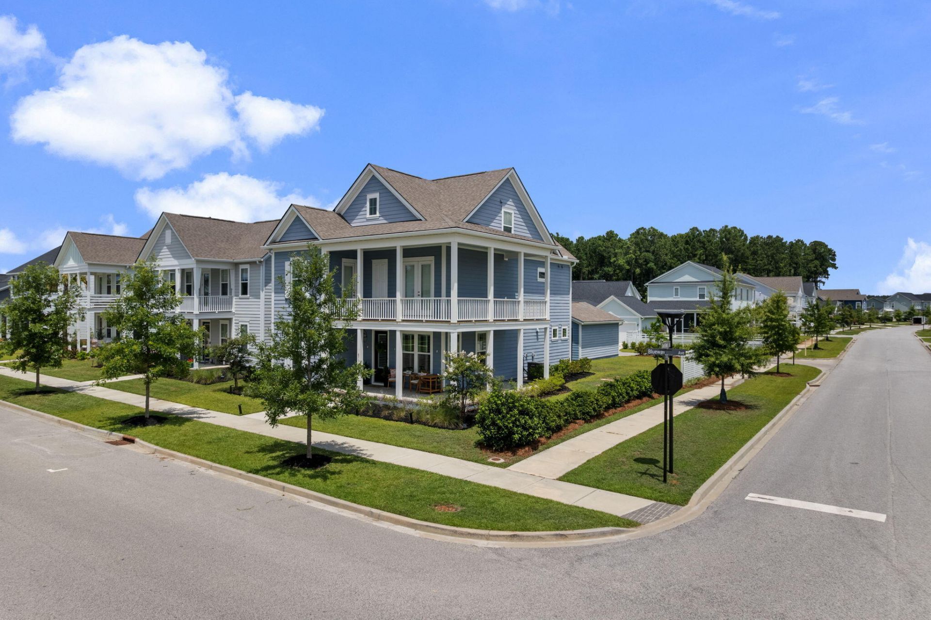 670 Blueway Avenue Photo 4