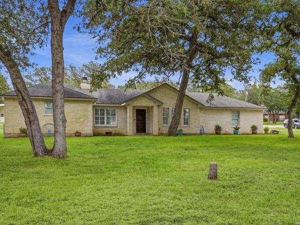 400 QUAIL RDG, La Vernia, TX 78121