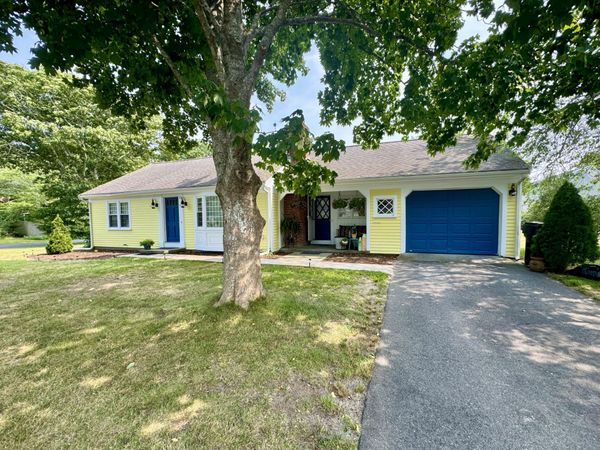 11 Gate Way Street, South Yarmouth, MA 02664