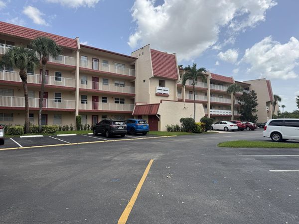 1035 COUNTRY CLUB Drive, Unit 303, Margate, FL 33063