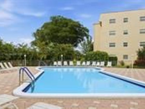 1035 COUNTRY CLUB Drive, Unit 303, Margate, FL 33063