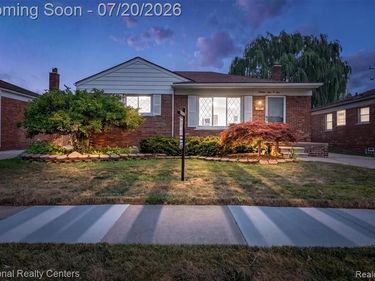 19801 Alger Street, St. Clair Shores, MI 48080