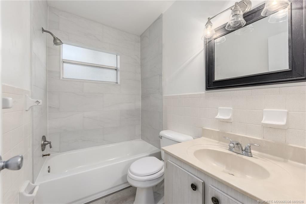 660 SW Bryant Avenue, Unit 10, Stuart, FL 34994 Photo