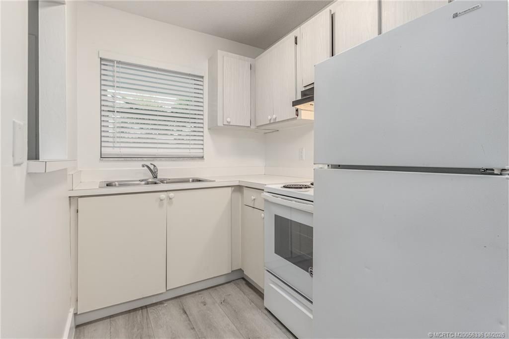 660 SW Bryant Avenue, Unit 10, Stuart, FL 34994 Photo