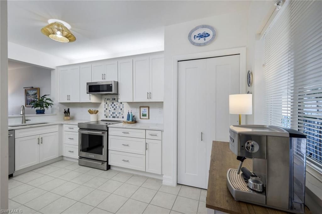 7822 Great Heron Way, Unit 201, Naples, FL 34104 Photo