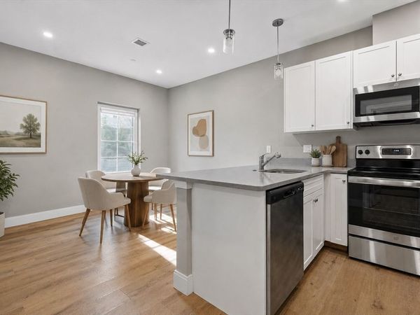 3 Burke Lane, Unit 203, Wellesley, MA 02481
