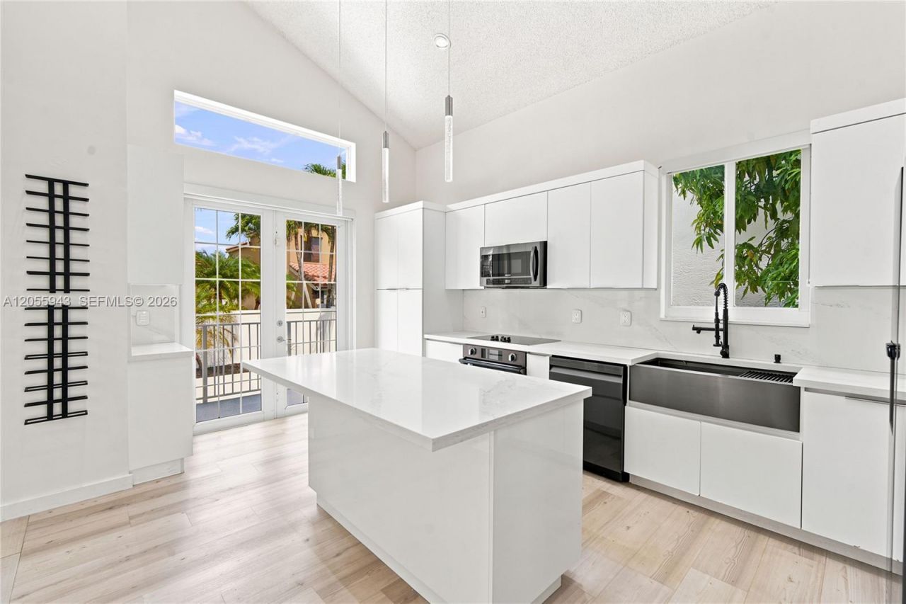 1457 NW 159th Ln , Pembroke Pines, FL 33028 Photo