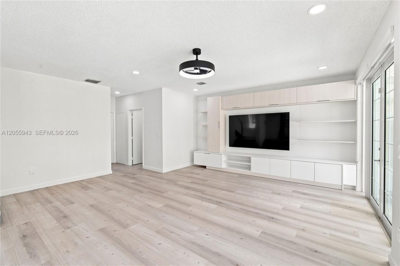 1457 NW 159th Ln , Pembroke Pines, FL 33028 Photo