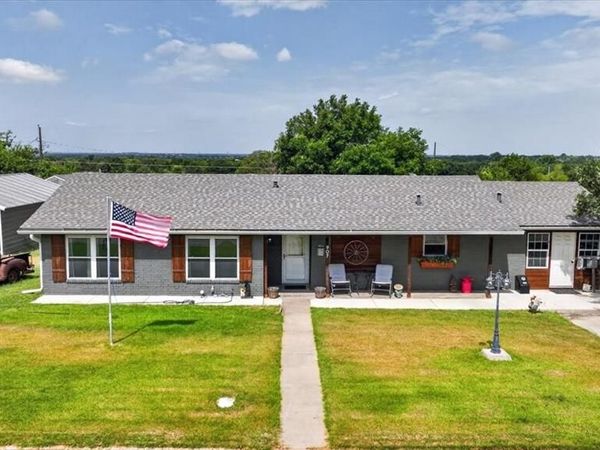 907 Denver Street , Alvord, TX 76225