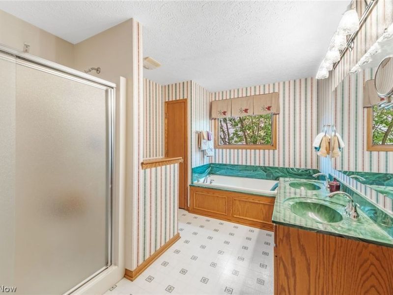 1000 Park Village Drive, Louisville, OH 44641 Photo 18