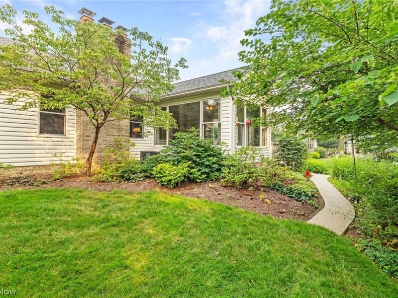 1000 Park Village Drive, Louisville, OH 44641 Photo 5