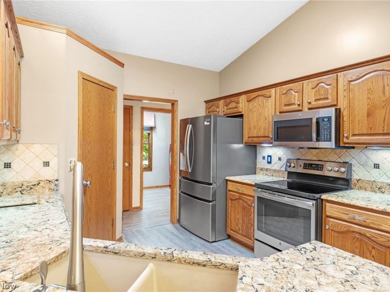 1000 Park Village Drive, Louisville, OH 44641 Photo 9