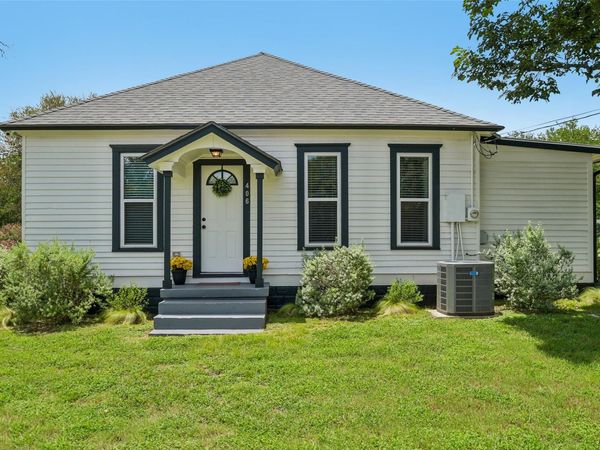 406 Live Oak ST , Smithville, TX 78957