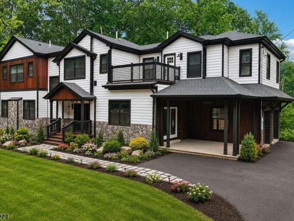 49 Northwood Rd, Hopatcong, NJ 07849