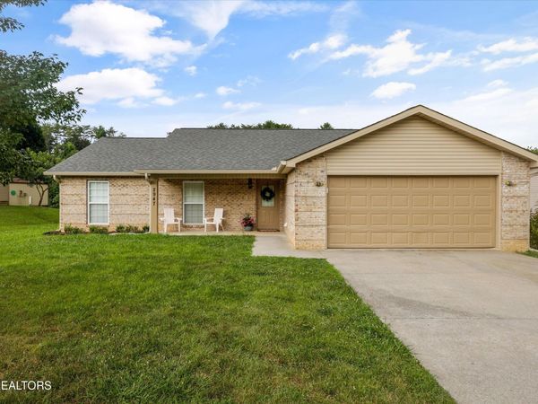 2947 Country Meadows Lane, Maryville, TN 37803