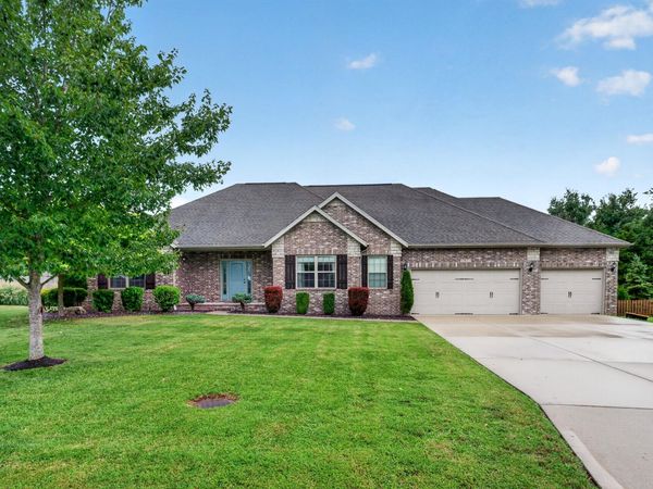 1930 N Pavilion Place , Strafford, MO 65757