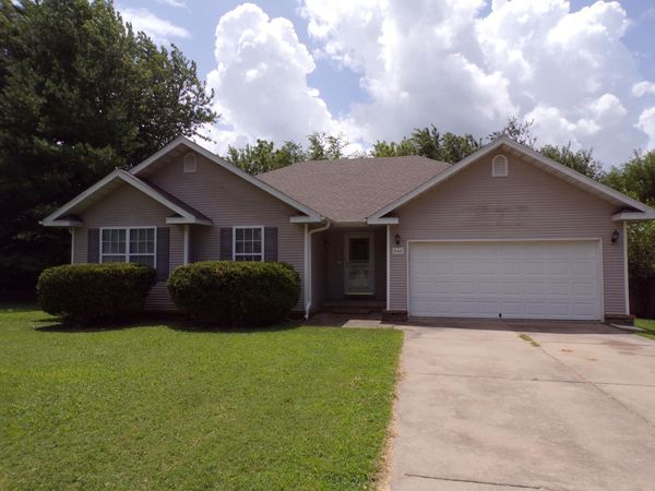 646 E Woodland Street , Republic, MO 65738
