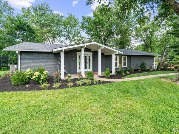 1221 Warson Pines Drive, St Louis, MO 63132