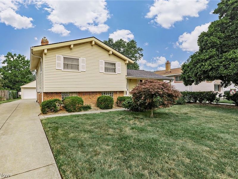 1300 Giesse Drive, Mayfield Heights, OH 44124 Photo 2