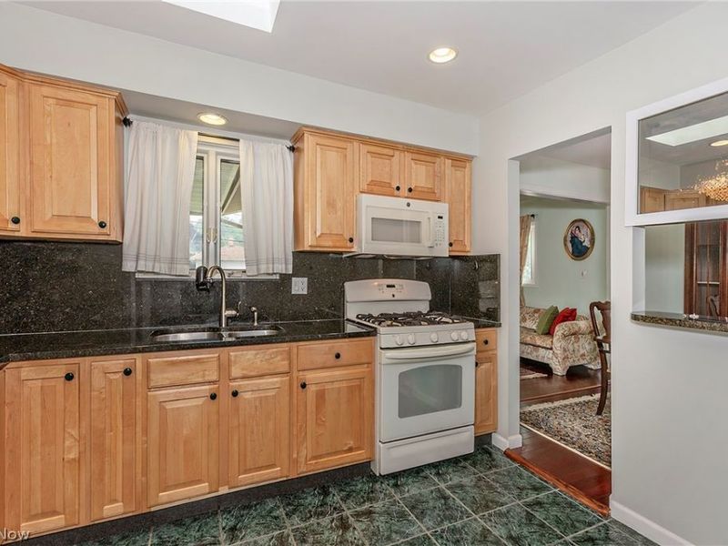 1300 Giesse Drive, Mayfield Heights, OH 44124 Photo 3