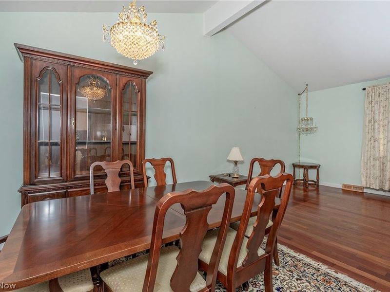 1300 Giesse Drive, Mayfield Heights, OH 44124 Photo 9